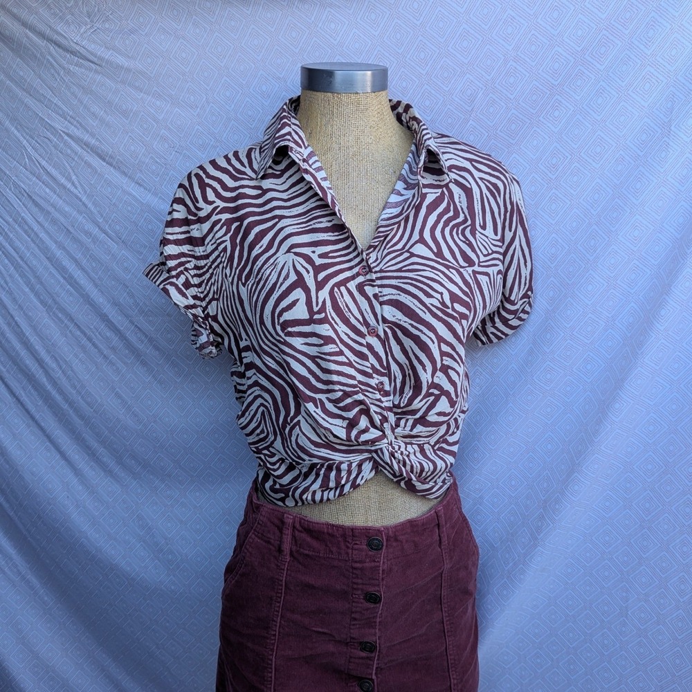 Milk & Honey Zebra Print Top Women S Burgundy Excellent Front Knot Crop Blouse